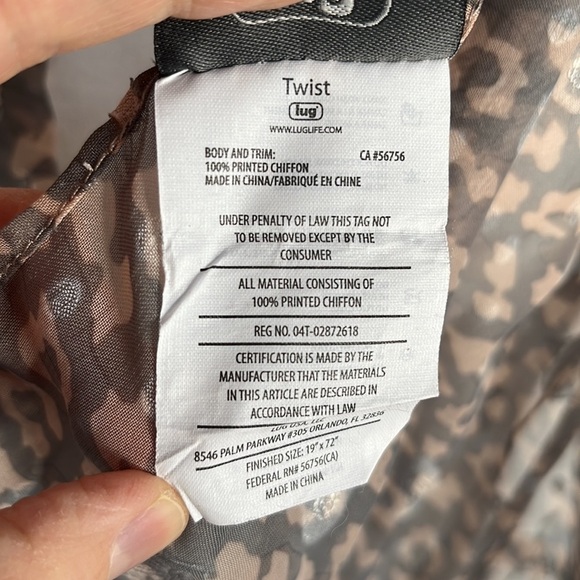 Lug Twist Lightweight Printed Shawl in Leopard Pearl - Picture 9 of 9